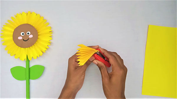 How To Make A Sunflower Out Of Paper